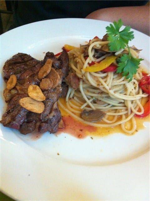 CaLACaLA義大利廚房 -浪漫約會好英式 - 第7張圖 牛小排義大利麵 - 內湖區的CaLACaLA義大利廚房)