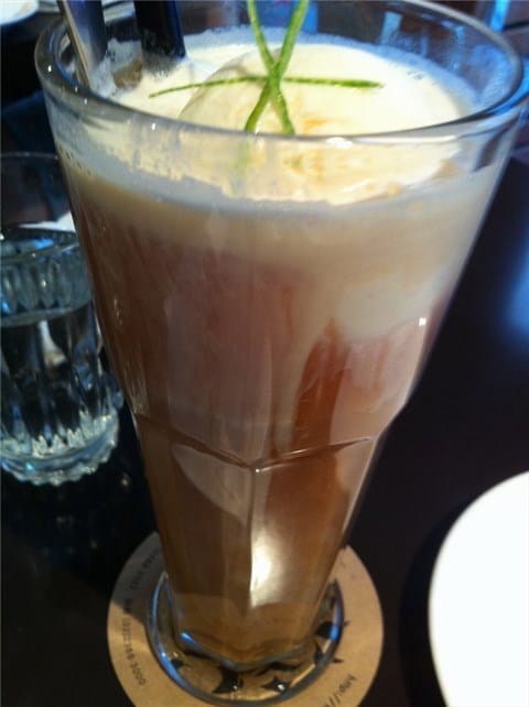 咖啡弄-姐妹好歡樂下午茶 - 第6張圖 冰淇淋咖啡 - 中正區的咖啡弄)