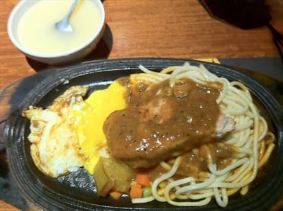 角頭炙燒牛排 -角頭老大享用的澎派好味道! - 第2張圖 豬排好大塊厚實又軟嫩