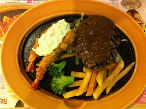 樂雅樂家庭餐廳 Royal Host–想念的好味道 - 第11張圖 漢堡排餐單點 - 內湖區的樂雅樂家庭餐廳)