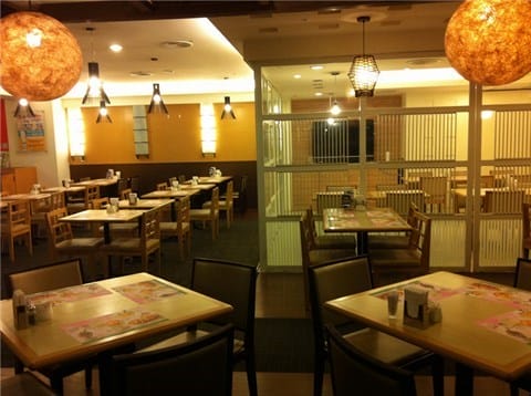 樂雅樂家庭餐廳 Royal Host–想念的好味道 - 第3張圖 位子多又明亮 - 內湖區的樂雅樂家庭餐廳)