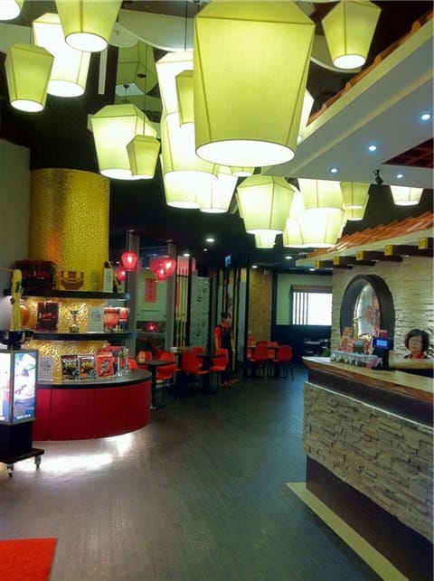 洪師父牛肉麵-可愛公仔當招牌,餐點好犀利! - 第3張圖 洪師父牛肉麵的相片 - 內湖區