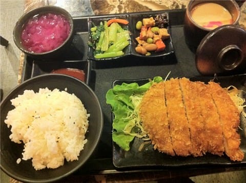 百八漁場 南京店 -新鮮澎派魚生好划算! - 第3張圖 炸豬排定食 - 松山區的百八魚場)