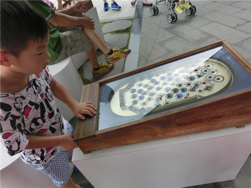 1410965582-291819473.jpg 1410965582-291819473.jpg