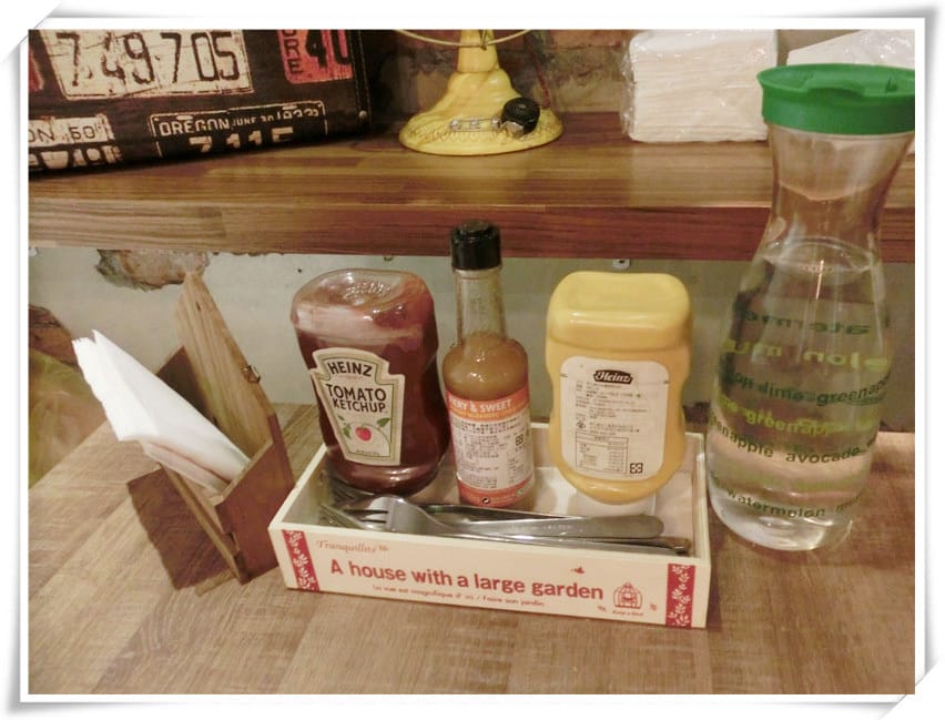 [國父紀念館站.寵物餐廳]Cool Zi 胖東西廚房~美味的義大利麵和牛肉堡與超可愛法國鬥牛犬伴你渡過美食時光