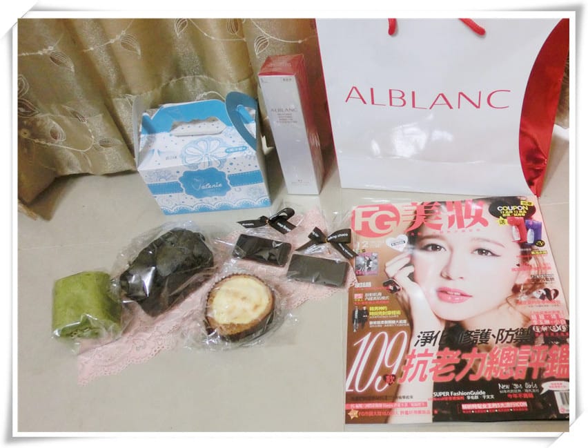 [美妝.保養手法]變身水潤白雪姬超EASY!!～ Sam老師介紹不藏私最棒的保養手法與SOFINA潤白美膚水澪白碳酸活氧菁華