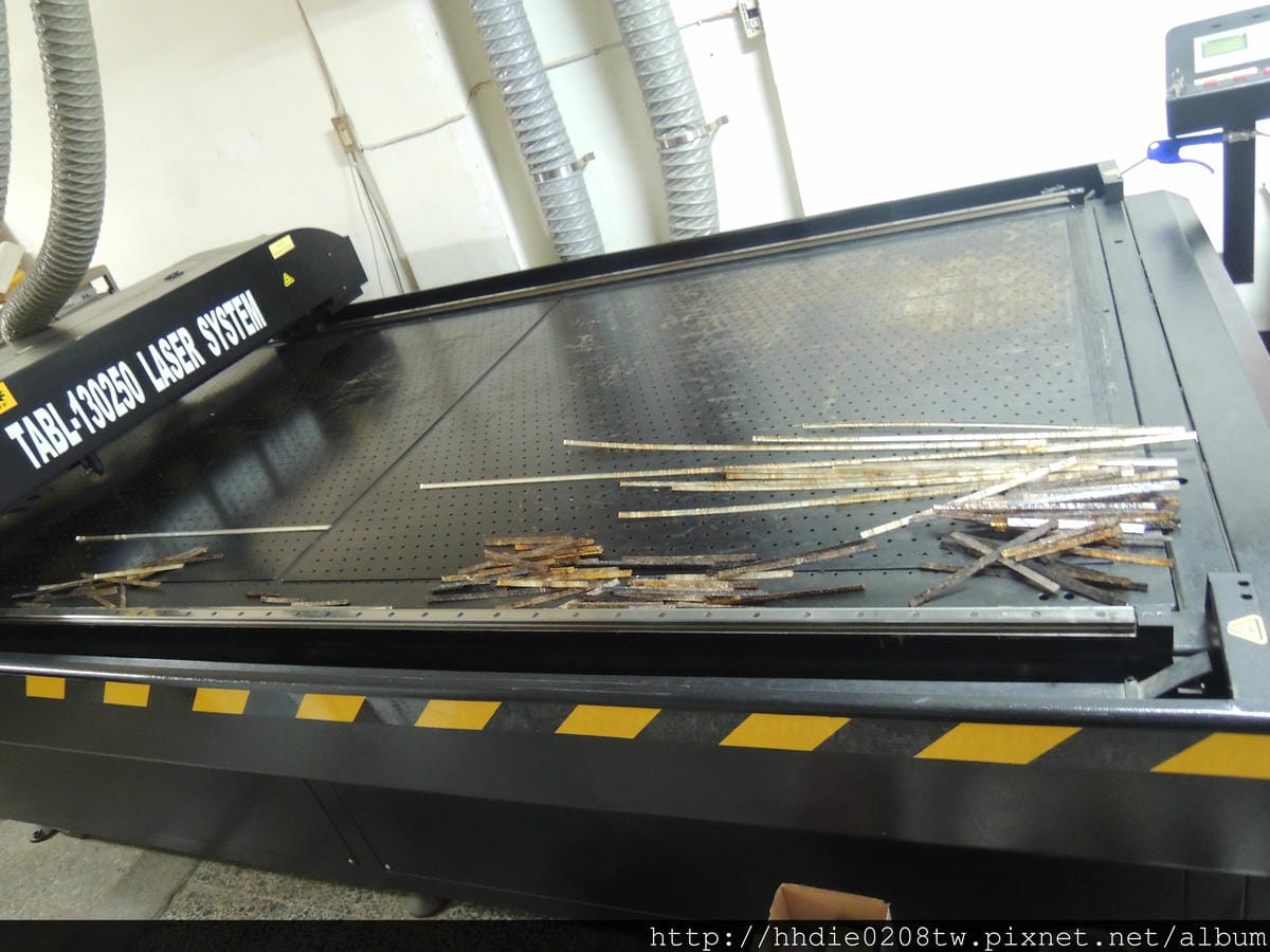太銓企業社~台北廣告代工廠品質有保障~/木板雕刻切割/台北壓克力雕刻水晶字/CNC雕刻/雷射切割/木工設計公司招牌店代工 - 第51張圖 9.JPG