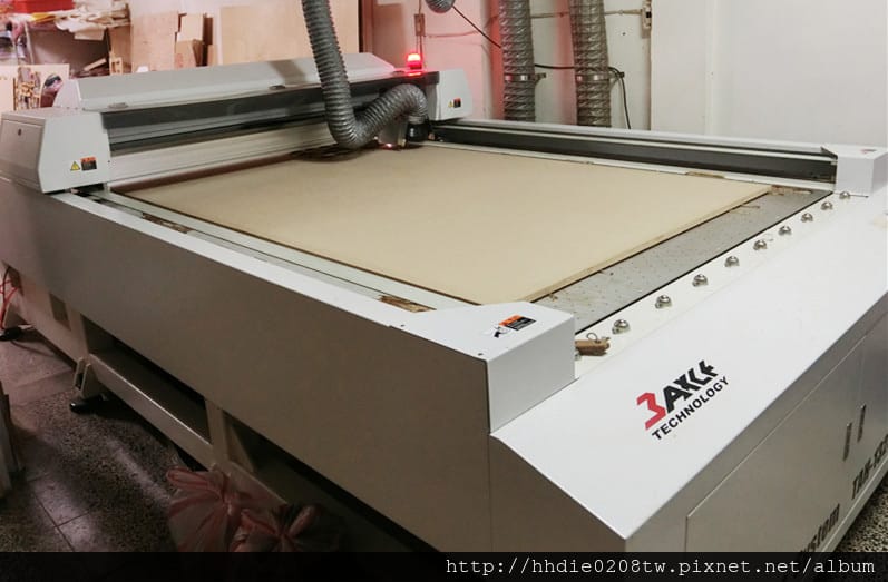 太銓企業社~台北廣告代工廠品質有保障~/木板雕刻切割/台北壓克力雕刻水晶字/CNC雕刻/雷射切割/木工設計公司招牌店代工 - 第52張圖 CIMG4412_副本