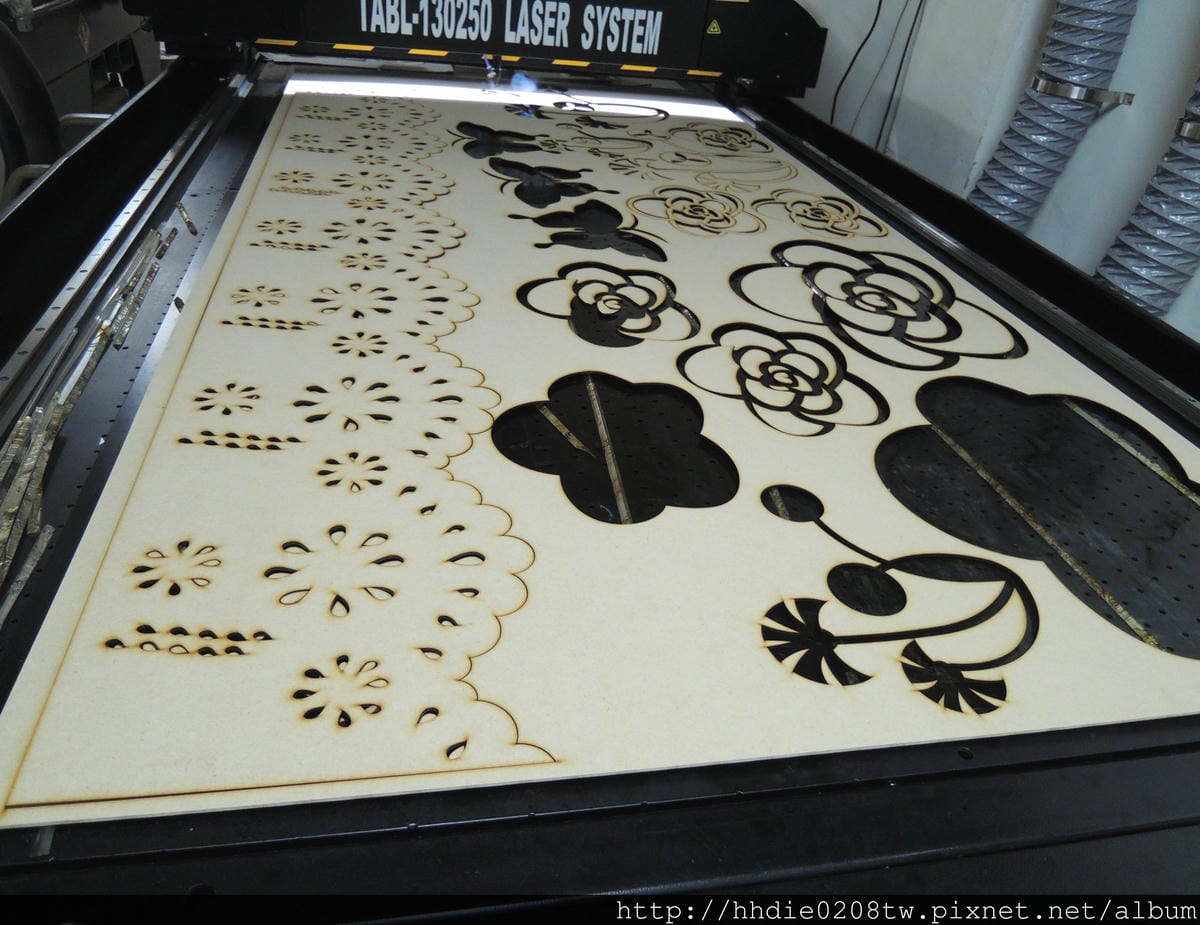 太銓企業社~台北廣告代工廠品質有保障~/木板雕刻切割/台北壓克力雕刻水晶字/CNC雕刻/雷射切割/木工設計公司招牌店代工 - 第53張圖 ` (2).jpg