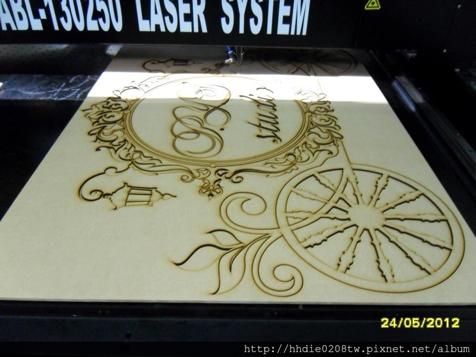 太銓企業社~台北廣告代工廠品質有保障~/木板雕刻切割/台北壓克力雕刻水晶字/CNC雕刻/雷射切割/木工設計公司招牌店代工 - 第1張圖 3`5.jpg