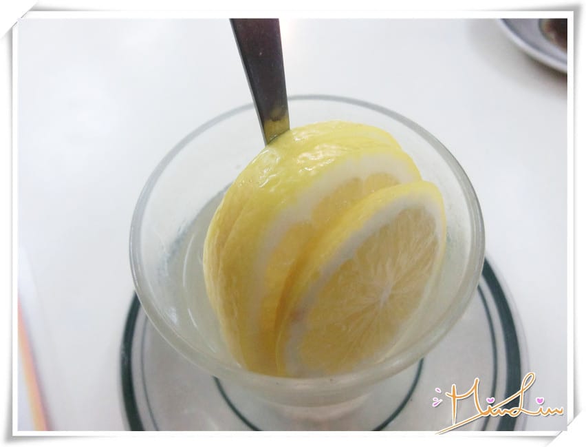 [澳門蛋搭.豬扒包]新好利咖啡餅店~四色的蛋塔好繽紛，燕窩蛋塔妳吃過嗎？