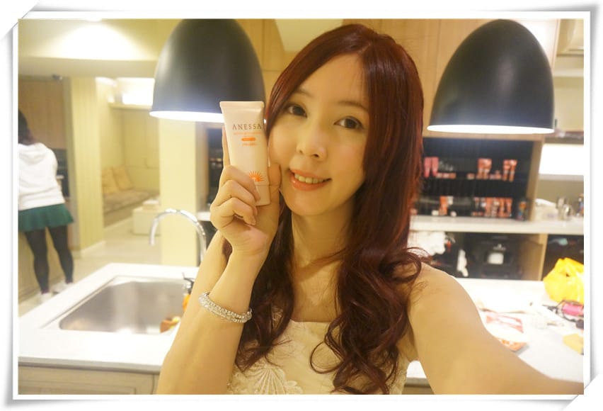 資生堂安耐曬ANESSA-粉珠光防曬乳~櫃姐逛推自然潤色，天天用都清爽！