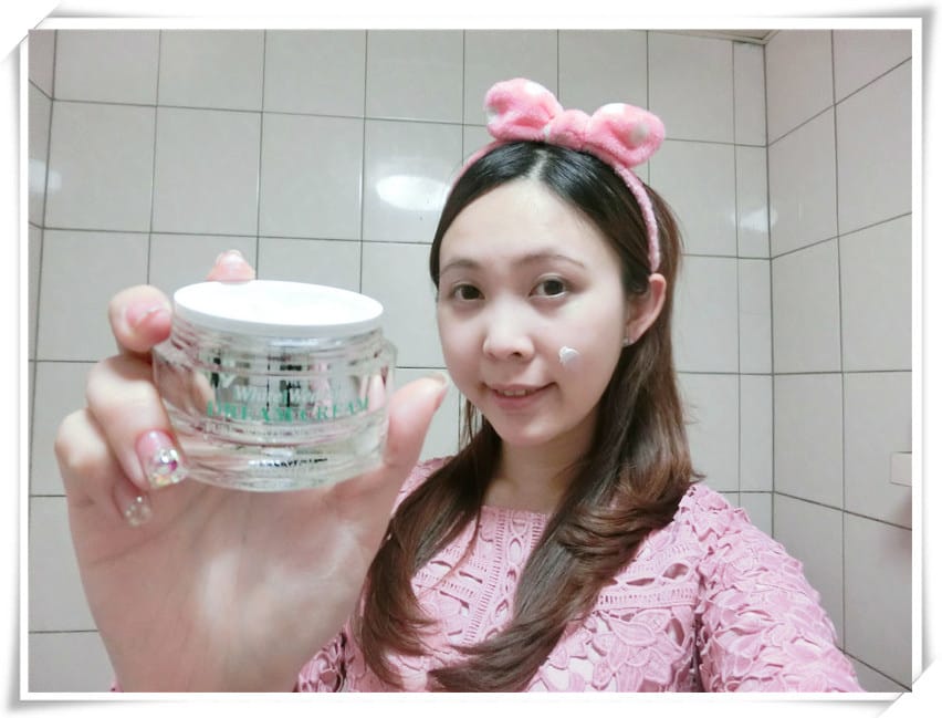 banila co夢幻婚禮晶亮霜-王牌素顏霜/夢幻婚禮晶亮霜~一擦即亮,直播不必再假妝 - 第13張圖 banila co夢幻婚禮晶亮霜-王牌素顏霜/夢幻婚禮晶亮霜~一擦即亮,直播不必再假妝