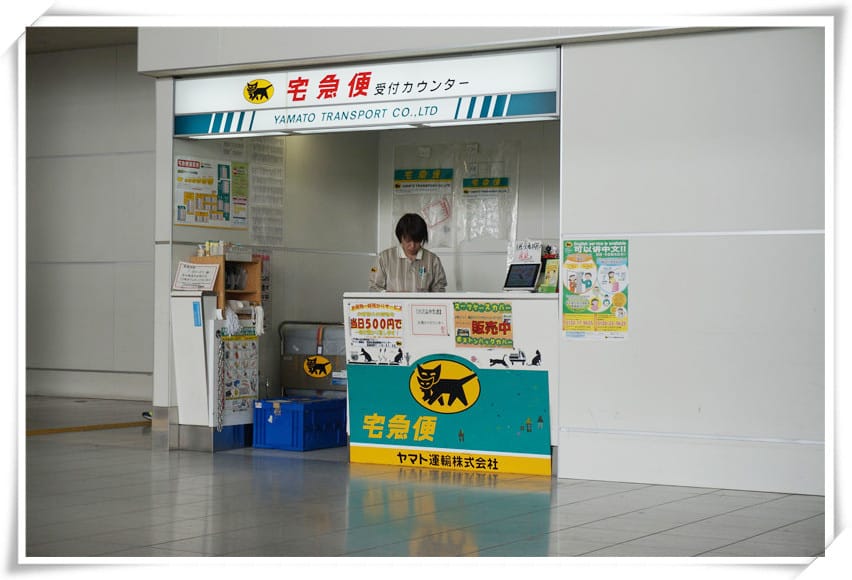 [九州.豪斯登堡遊]福岡機場.免稅.伴手禮販售區~遊玩逛街就專心，伴手禮這裡也有賣！