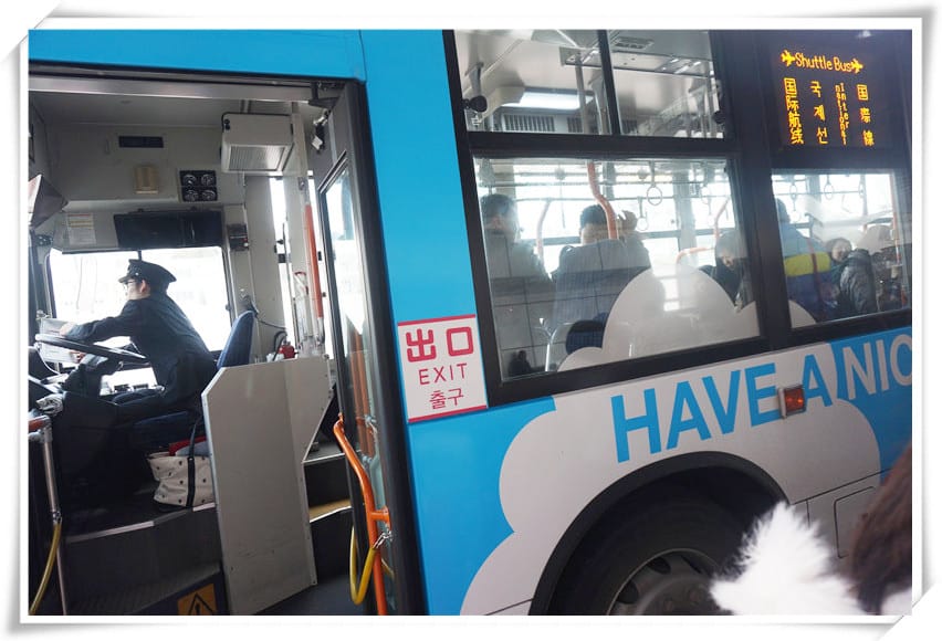 [九州.豪斯登堡遊]福岡機場.免稅.伴手禮販售區~遊玩逛街就專心，伴手禮這裡也有賣！