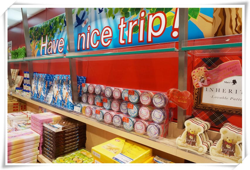 [九州.豪斯登堡遊]福岡機場.免稅.伴手禮販售區~遊玩逛街就專心，伴手禮這裡也有賣！