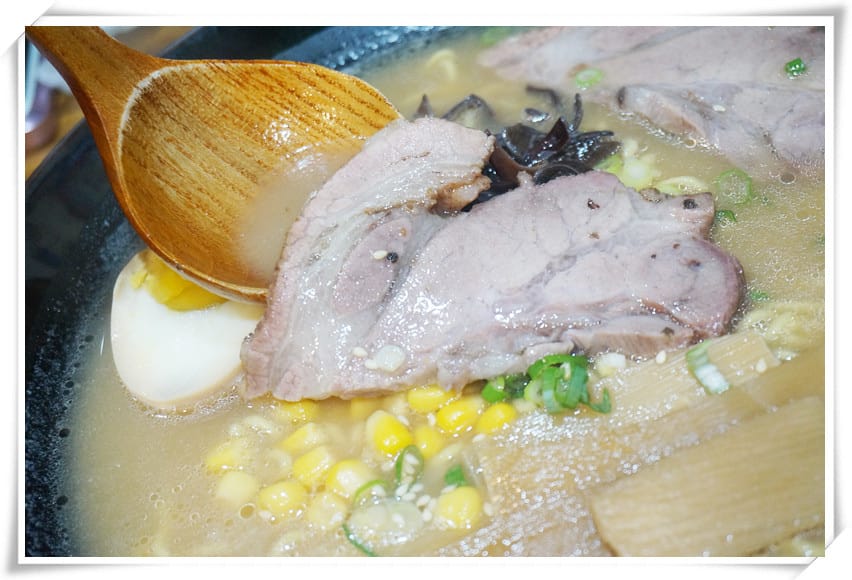 [捷運東湖站.拉麵推薦]台北內湖拉麵店-樂禾田拉麵~美味的湯頭/豐富配料/份量充足，會讓人一再想吃！