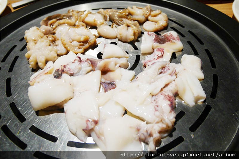 [台北美食.松山區]蒸龍宴敦化店-超活跳海鮮與高質感裝潢氣氛，價格合理有包廂可預訂，適合家庭朋友聚會～