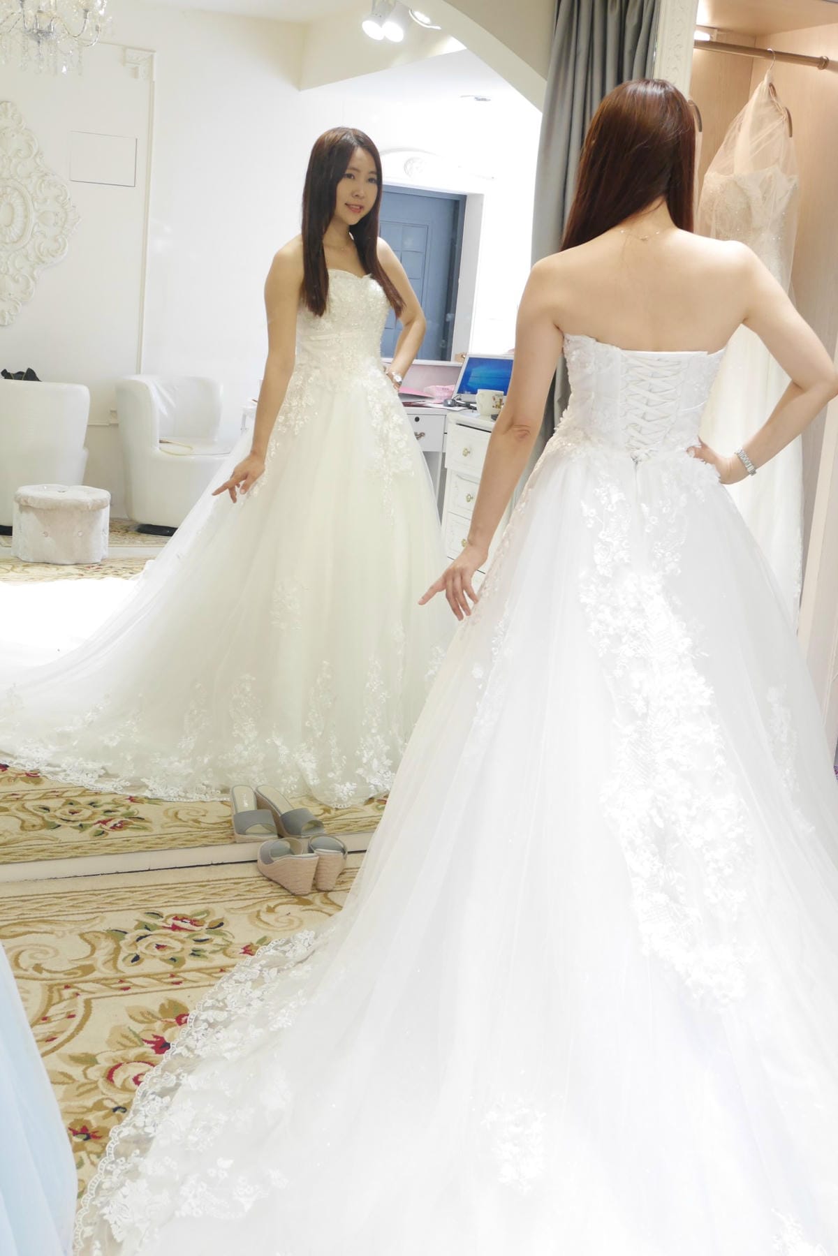 妙妙琳浪漫單曲MV與夢幻寫真拍攝~時尚公主婚紗-囍聚婚禮創意館/絕美造型師-新秘桑妮/仙女推手攝影師-Mason’s Studio黃岑庭/人氣水晶教堂-新靚點花園飯店/甜美木馬場地-Niniminou & 1/2am