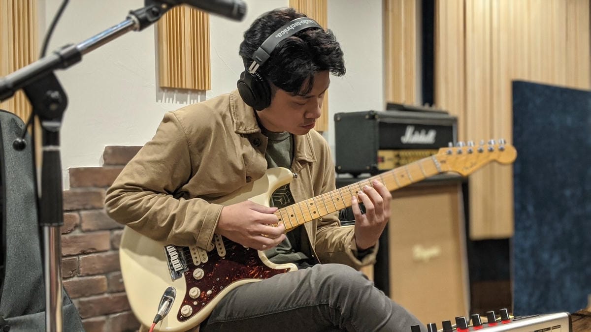 guitarist.jpg guitarist.jpg