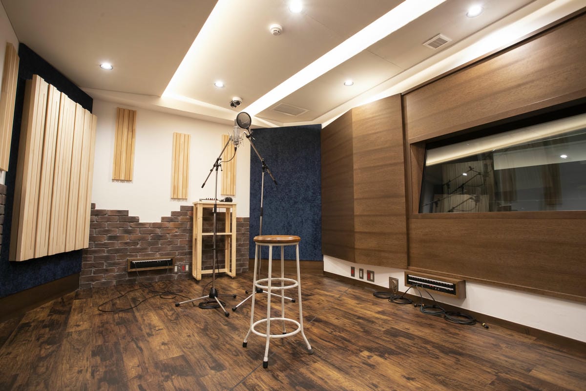 version studio_booth.jpg version studio_booth.jpg