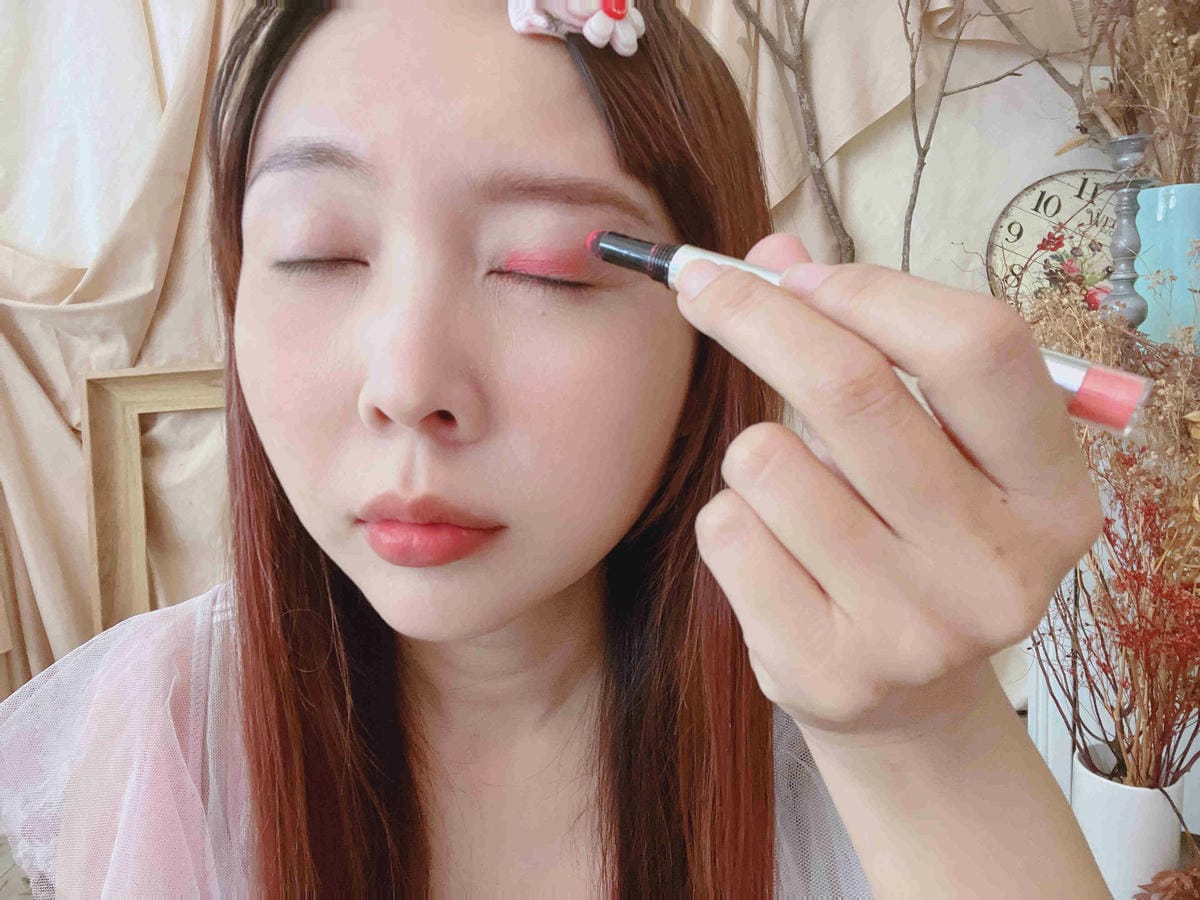 kalliestarr眼線液水眉筆旋轉口紅雙頭眼影筆 (90).jpg kalliestarr眼線液水眉筆旋轉口紅雙頭眼影筆 (90).jpg