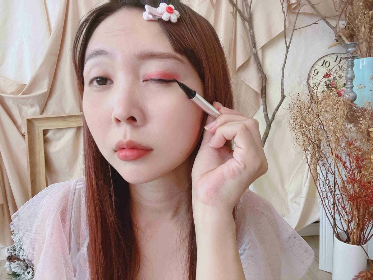 kalliestarr眼線液水眉筆旋轉口紅雙頭眼影筆 (94).jpg kalliestarr眼線液水眉筆旋轉口紅雙頭眼影筆 (94).jpg