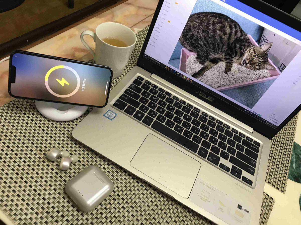 MEG SAFE無線電充 (1).jpg MEG SAFE無線電充 (1).jpg