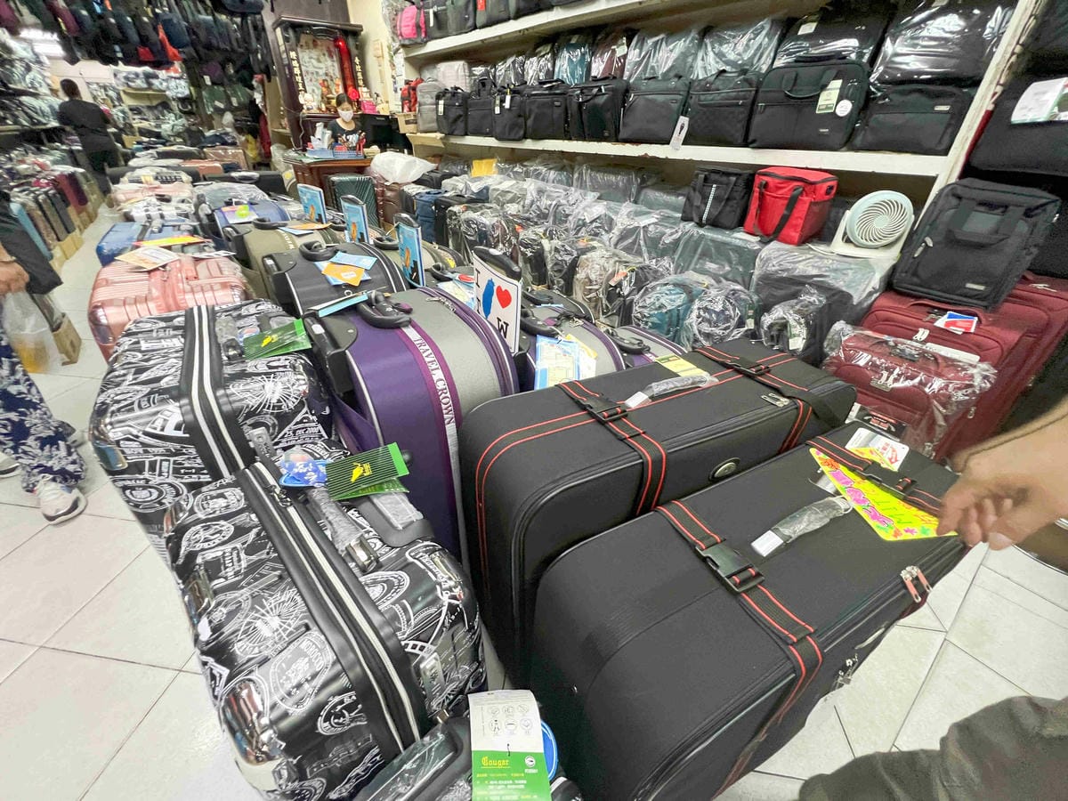 台北後火車站商圈推薦金埃及黛德美天美皮件 六分埔東東玩具(350).jpg 台北後火車站商圈推薦金埃及黛德美天美皮件 六分埔東東玩具(350).jpg