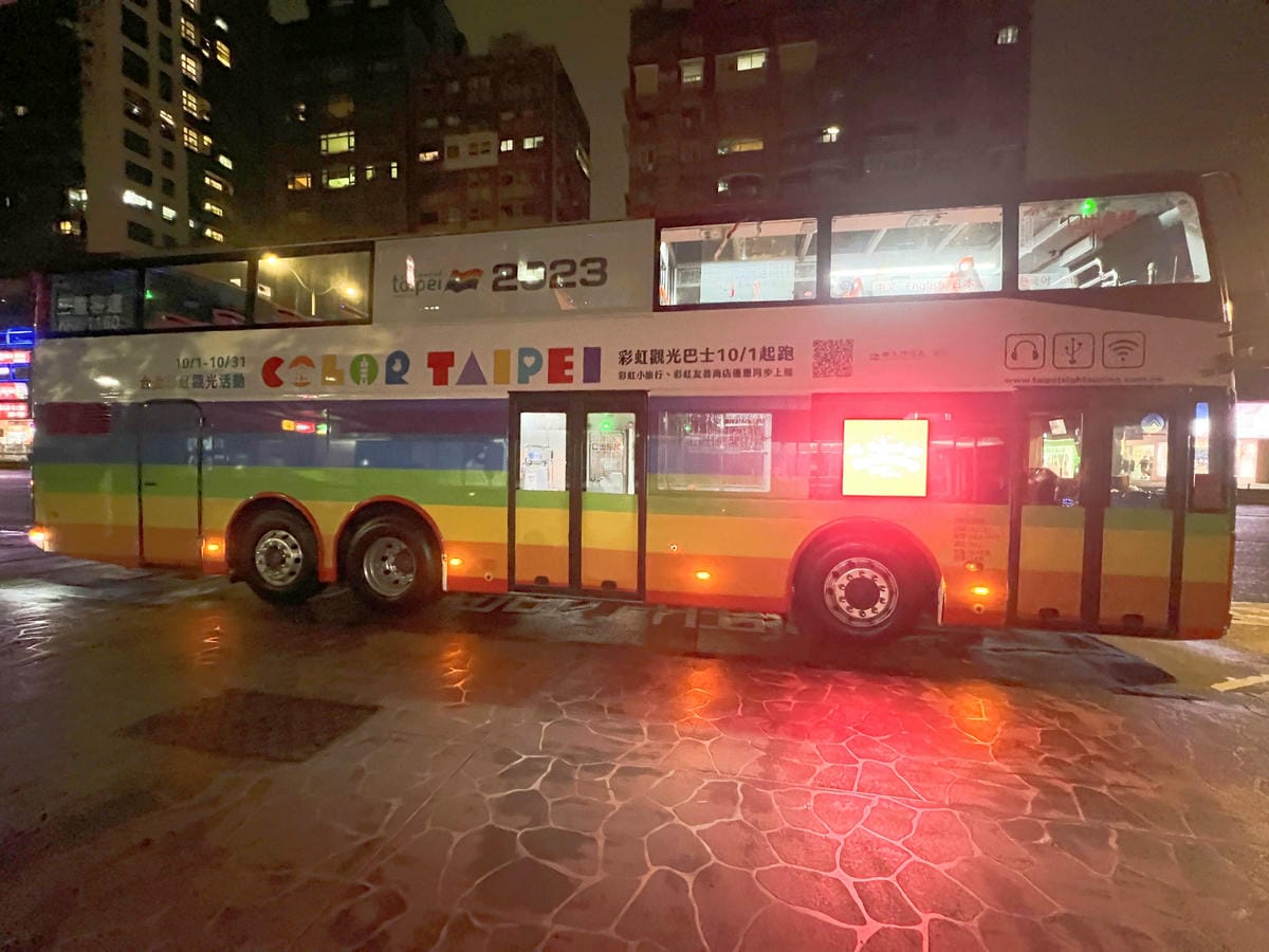 2023 Color Taipei 台北彩虹觀光巴士|最紅變裝皇后同遊導覽 (4).jpg 2023 Color Taipei 台北彩虹觀光巴士|最紅變裝皇后同遊導覽 (4).jpg
