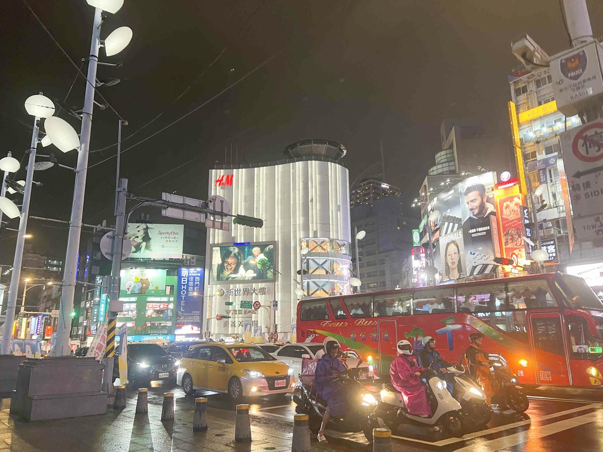 2023 Color Taipei 台北彩虹觀光巴士|最紅變裝皇后同遊導覽 (24).jpg 2023 Color Taipei 台北彩虹觀光巴士|最紅變裝皇后同遊導覽 (24).jpg