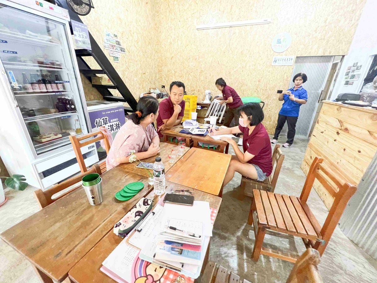 苗栗景點推薦獅潭仙草、後角烘培手作、幸福鐘樓、鐘樓古道、有機書店、獅生活減塑概念館、新店仙草、蜂蜜屋、獅潭教會、楓樹伯公廟、豬皮伯公廟、神秘小徑 (49).jpg 苗栗景點推薦獅潭仙草、後角烘培手作、幸福鐘樓、鐘樓古道、有機書店、獅生活減塑概念館、新店仙草、蜂蜜屋、獅潭教會、楓樹伯公廟、豬皮伯公廟、神秘小徑 (49).jpg