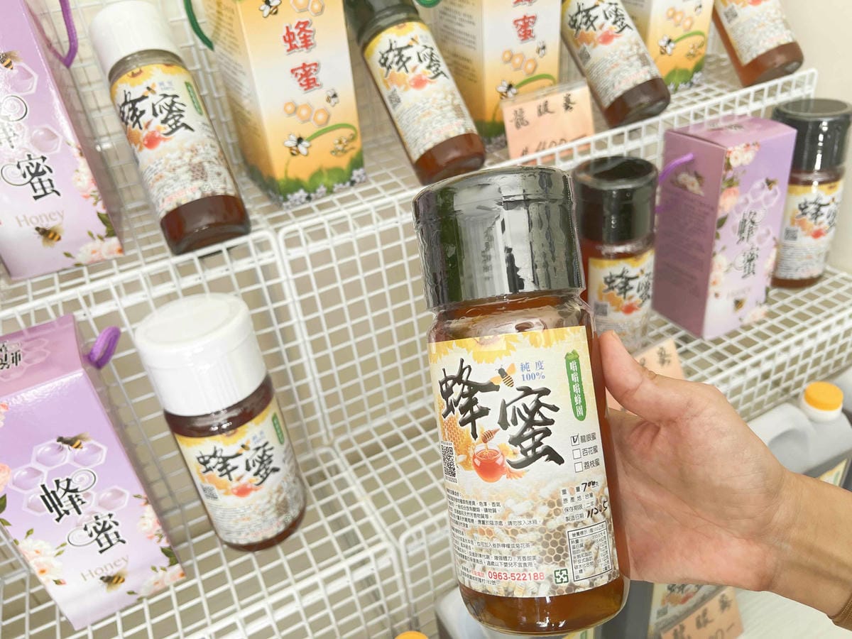 苗栗景點推薦獅潭仙草、後角烘培手作、幸福鐘樓、鐘樓古道、有機書店、獅生活減塑概念館、新店仙草、蜂蜜屋、獅潭教會、楓樹伯公廟、豬皮伯公廟、神秘小徑 (96).jpg 苗栗景點推薦獅潭仙草、後角烘培手作、幸福鐘樓、鐘樓古道、有機書店、獅生活減塑概念館、新店仙草、蜂蜜屋、獅潭教會、楓樹伯公廟、豬皮伯公廟、神秘小徑 (96).jpg