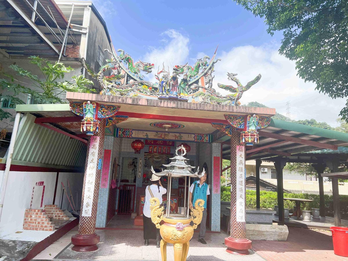 苗栗景點推薦獅潭仙草、後角烘培手作、幸福鐘樓、鐘樓古道、有機書店、獅生活減塑概念館、新店仙草、蜂蜜屋、獅潭教會、楓樹伯公廟、豬皮伯公廟、神秘小徑 (29).jpg 苗栗景點推薦獅潭仙草、後角烘培手作、幸福鐘樓、鐘樓古道、有機書店、獅生活減塑概念館、新店仙草、蜂蜜屋、獅潭教會、楓樹伯公廟、豬皮伯公廟、神秘小徑 (29).jpg