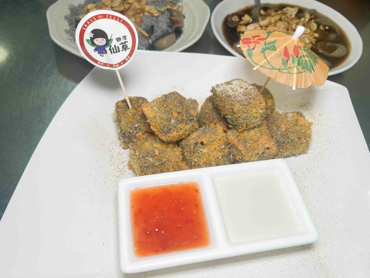 苗栗景點推薦獅潭仙草、後角烘培手作、幸福鐘樓、鐘樓古道、有機書店、獅生活減塑概念館、新店仙草、蜂蜜屋、獅潭教會、楓樹伯公廟、豬皮伯公廟、神秘小徑 (122).jpg 苗栗景點推薦獅潭仙草、後角烘培手作、幸福鐘樓、鐘樓古道、有機書店、獅生活減塑概念館、新店仙草、蜂蜜屋、獅潭教會、楓樹伯公廟、豬皮伯公廟、神秘小徑 (122).jpg