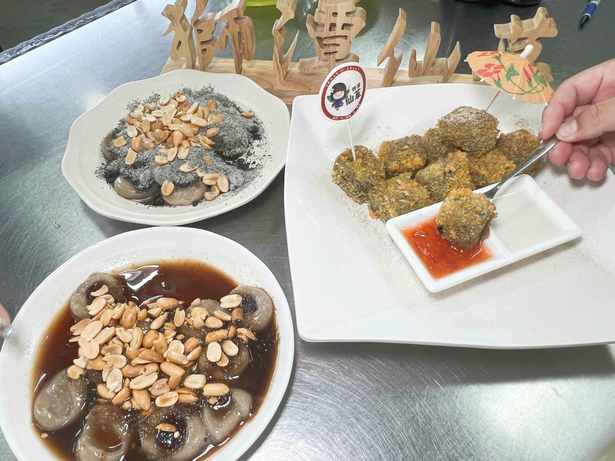 苗栗景點推薦獅潭仙草、後角烘培手作、幸福鐘樓、鐘樓古道、有機書店、獅生活減塑概念館、新店仙草、蜂蜜屋、獅潭教會、楓樹伯公廟、豬皮伯公廟、神秘小徑 (127).jpg 苗栗景點推薦獅潭仙草、後角烘培手作、幸福鐘樓、鐘樓古道、有機書店、獅生活減塑概念館、新店仙草、蜂蜜屋、獅潭教會、楓樹伯公廟、豬皮伯公廟、神秘小徑 (127).jpg