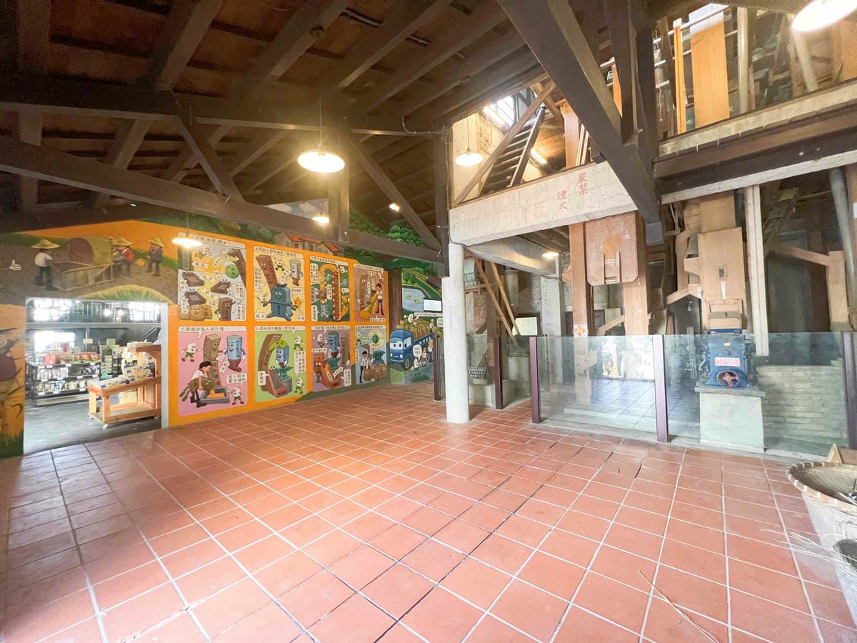 苗栗景點推薦獅潭仙草、後角烘培手作、幸福鐘樓、鐘樓古道、有機書店、獅生活減塑概念館、新店仙草、蜂蜜屋、獅潭教會、楓樹伯公廟、豬皮伯公廟、神秘小徑 (18).jpg 苗栗景點推薦獅潭仙草、後角烘培手作、幸福鐘樓、鐘樓古道、有機書店、獅生活減塑概念館、新店仙草、蜂蜜屋、獅潭教會、楓樹伯公廟、豬皮伯公廟、神秘小徑 (18).jpg