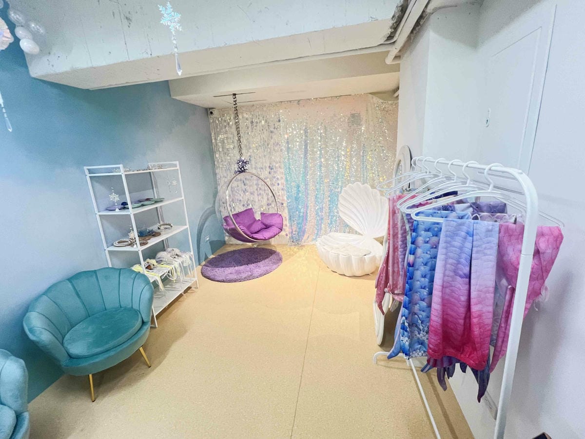 VIVAAPRTYROOM (7).jpg VIVAAPRTYROOM (7).jpg