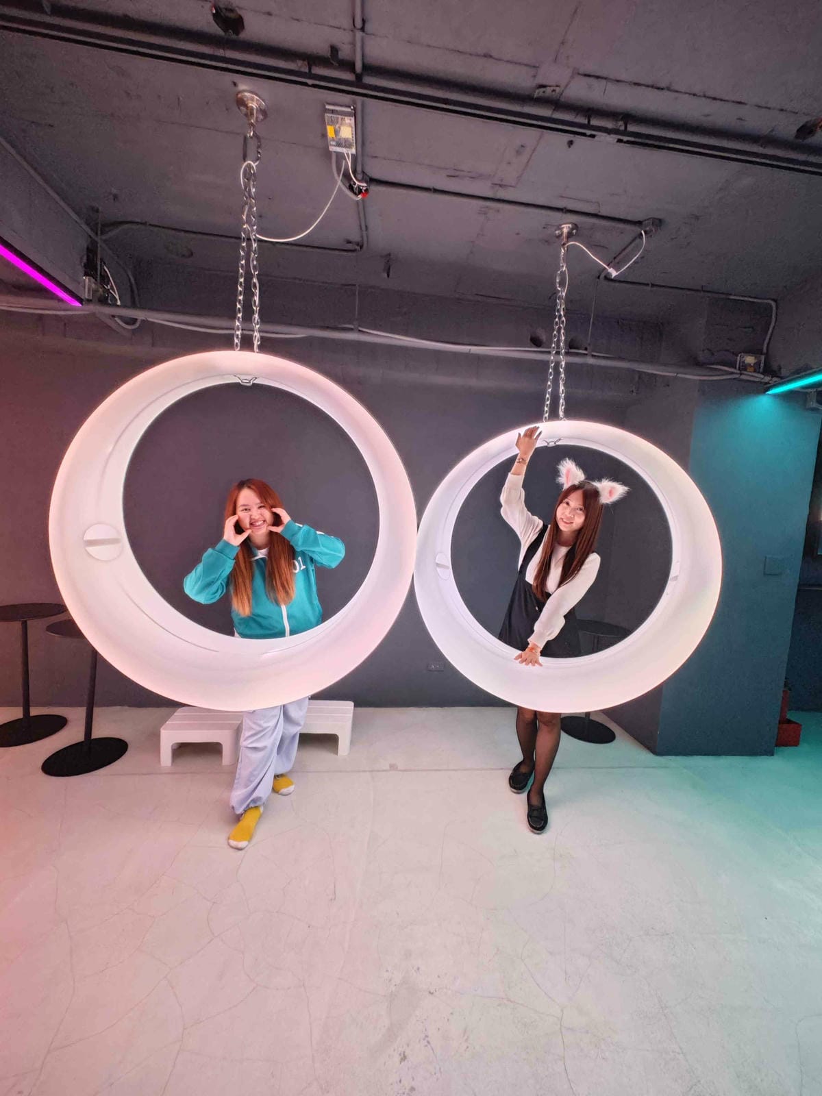 VIVAAPRTYROOM (3).jpg VIVAAPRTYROOM (3).jpg