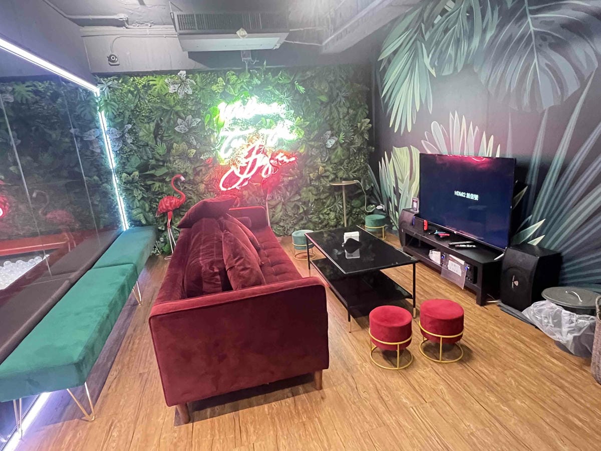 VIVAAPRTYROOM (26).jpg VIVAAPRTYROOM (26).jpg