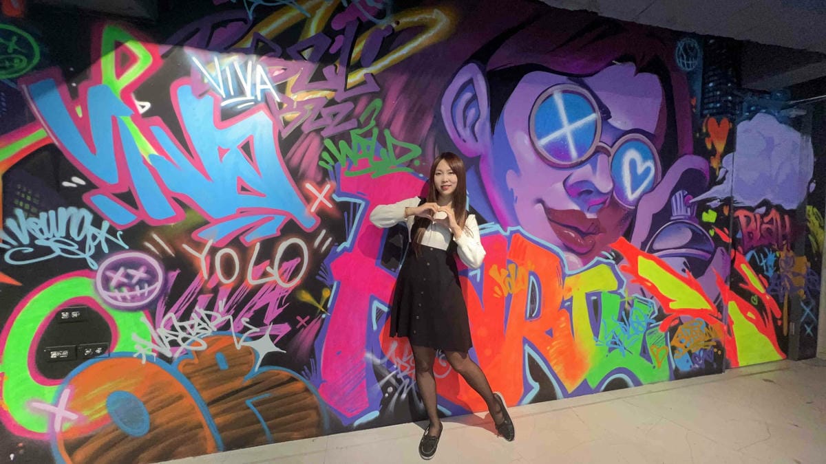 VIVAAPRTYROOM (17).jpg VIVAAPRTYROOM (17).jpg