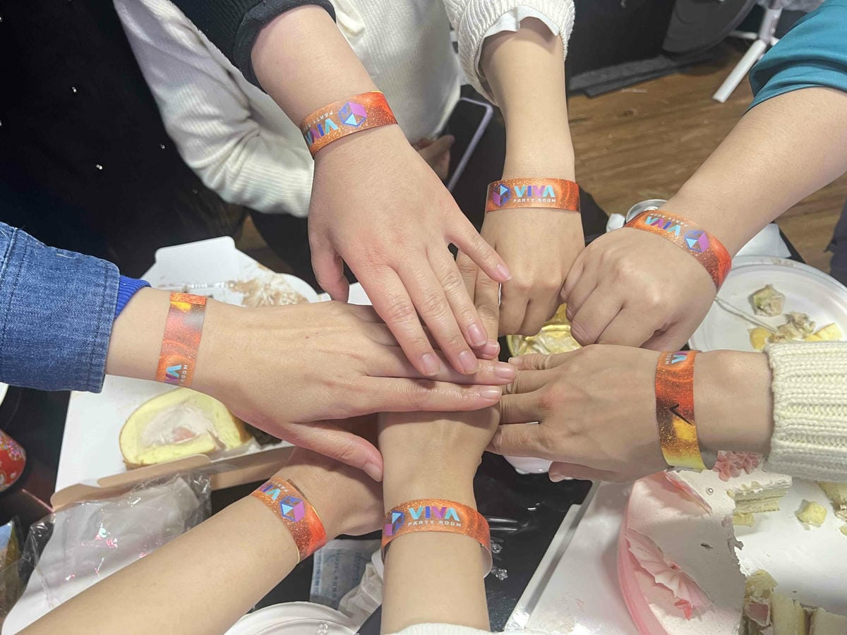 VIVAAPRTYROOM (42).jpg VIVAAPRTYROOM (42).jpg