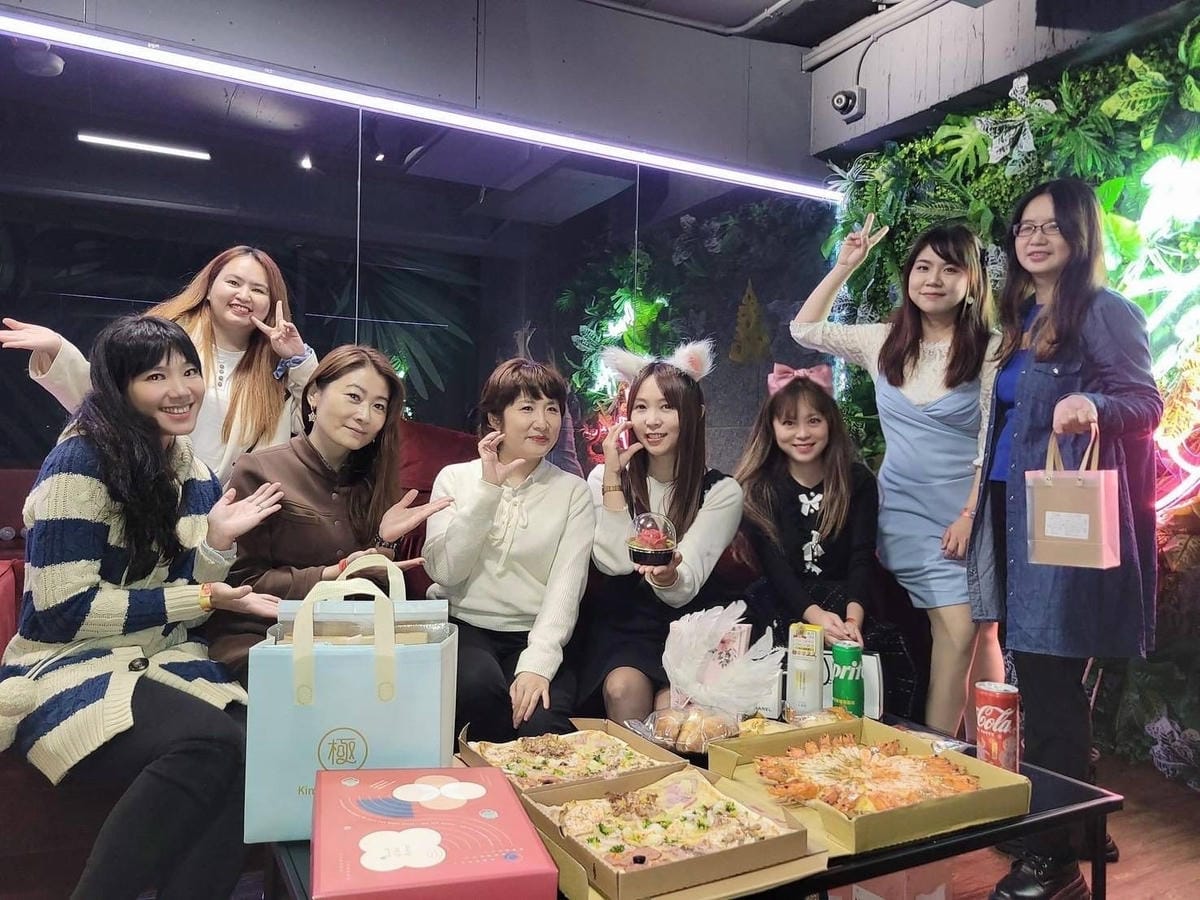 VIVAAPRTYROOM (56).jpg VIVAAPRTYROOM (56).jpg