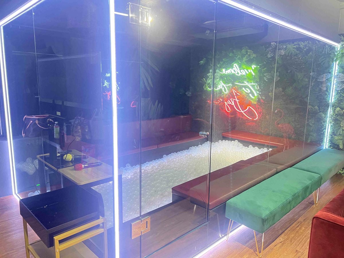 VIVAAPRTYROOM (25).jpg VIVAAPRTYROOM (25).jpg