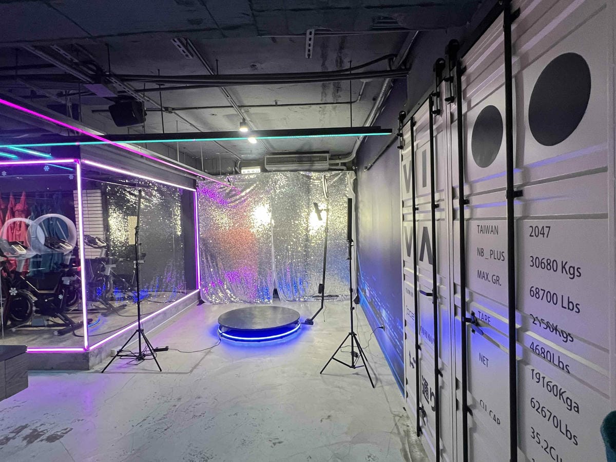 VIVAAPRTYROOM (44).jpg VIVAAPRTYROOM (44).jpg