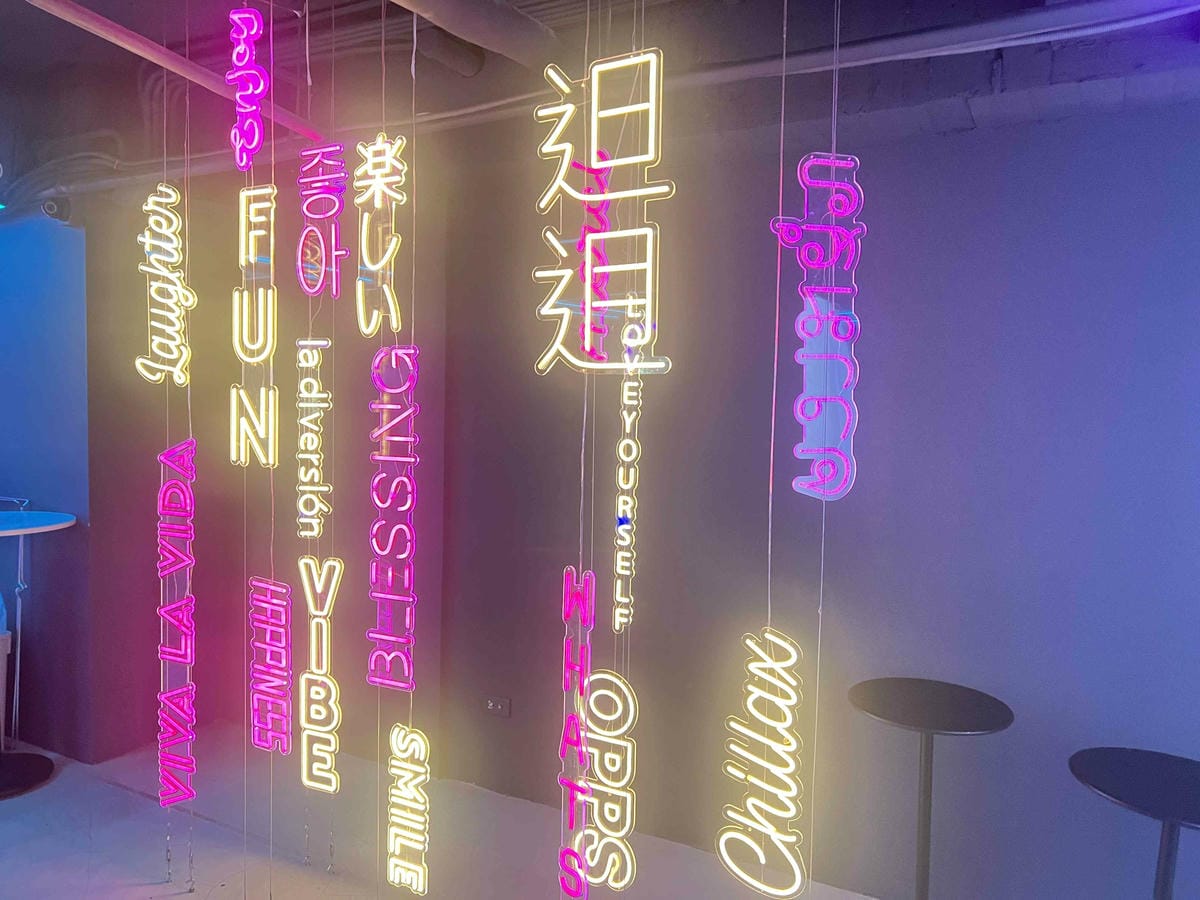 VIVAAPRTYROOM (36).jpg VIVAAPRTYROOM (36).jpg