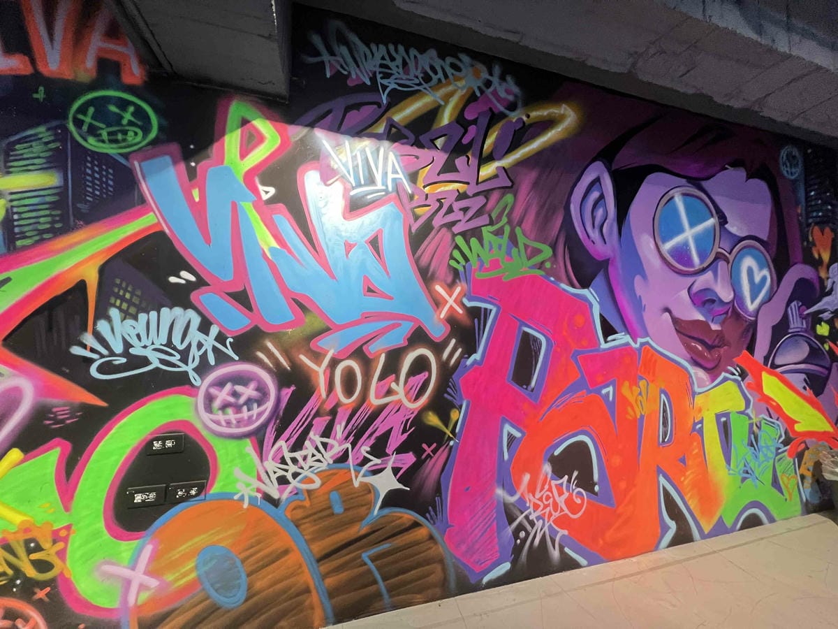 VIVAAPRTYROOM (16).jpg VIVAAPRTYROOM (16).jpg