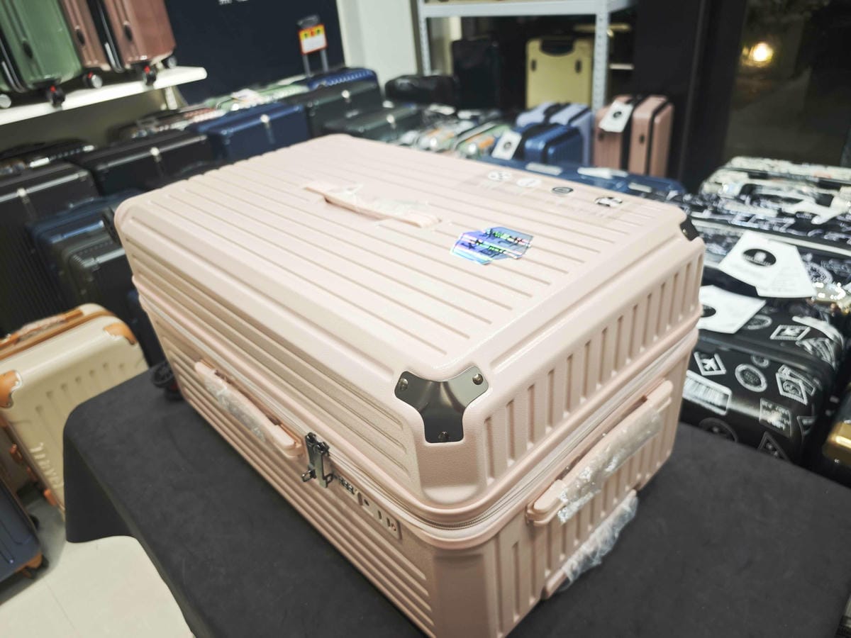 黑箱作業行李箱專賣店 (37).jpg 黑箱作業行李箱專賣店 (37).jpg