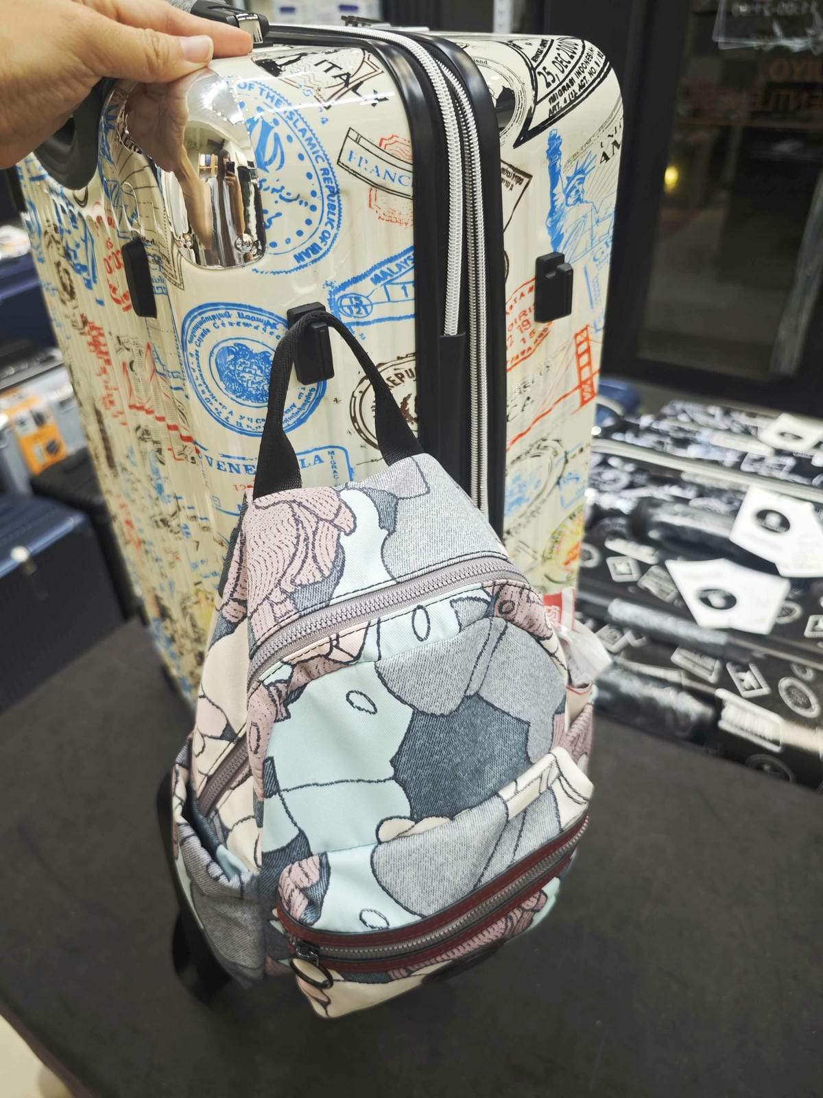 黑箱作業行李箱專賣店 (35).jpg 黑箱作業行李箱專賣店 (35).jpg