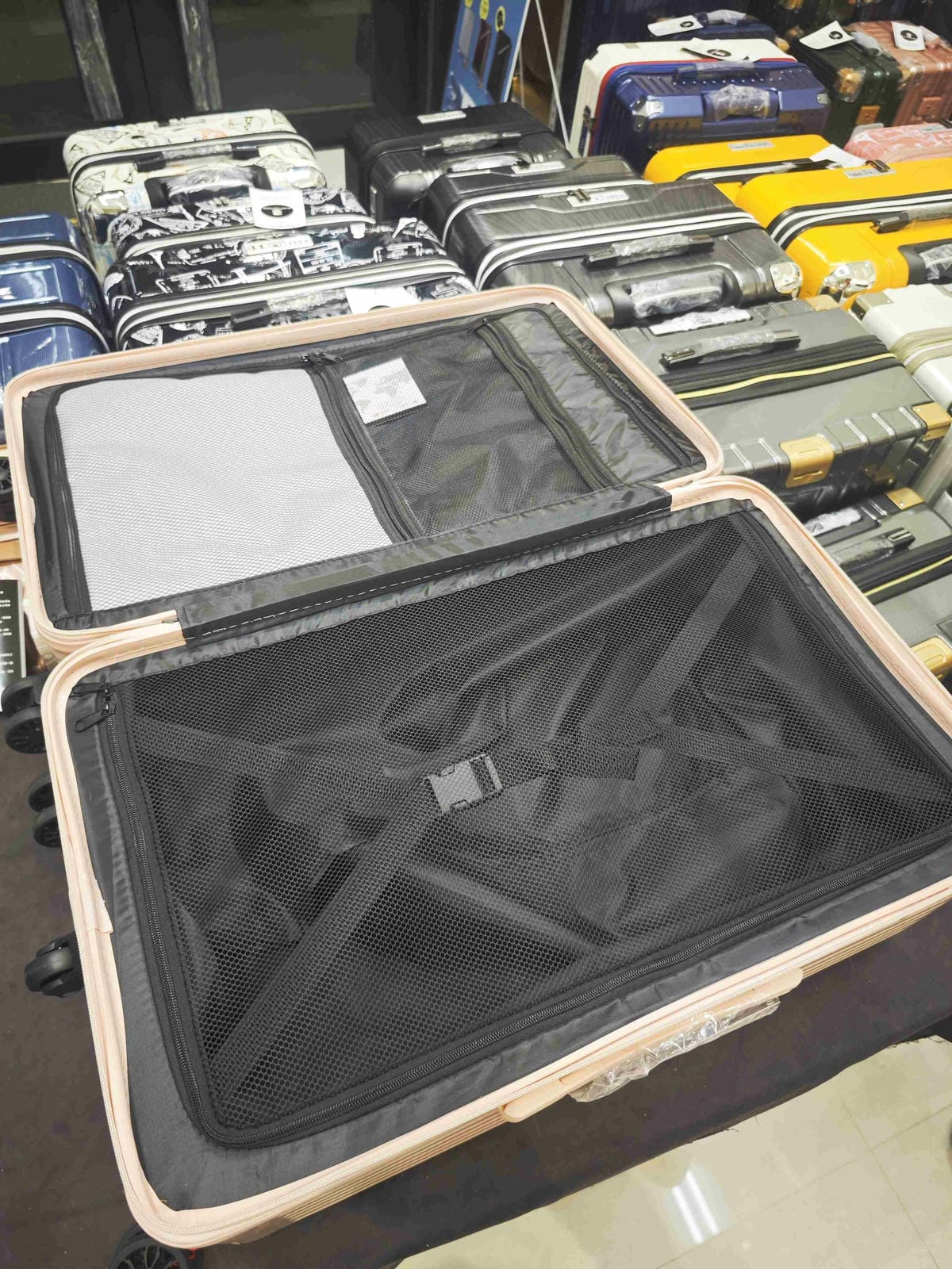 黑箱作業行李箱專賣店 (45).jpg 黑箱作業行李箱專賣店 (45).jpg